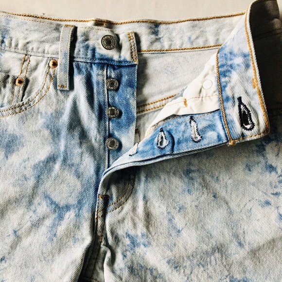 Levis 501 Jean Shorts Women’s 26 Cut Offs Acid Wash Denim Blue Button Fly‎ - Picture 3 of 9